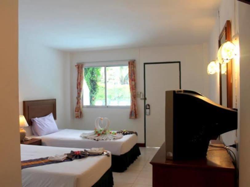 Kamala Beach Inn Пхукет Экстерьер фото